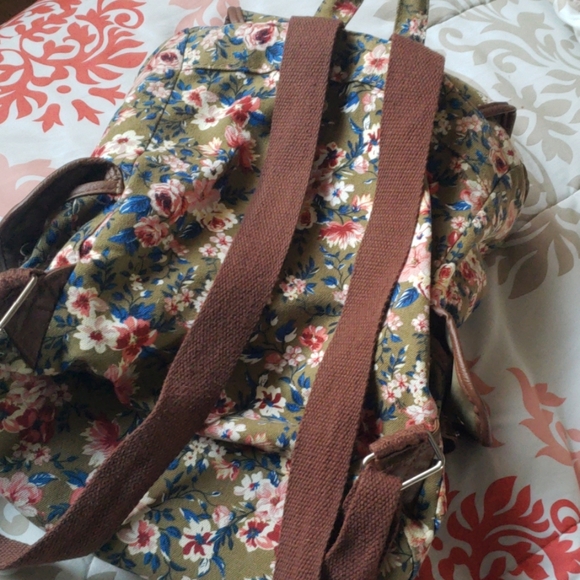 Floral backpack - Picture 3 of 3